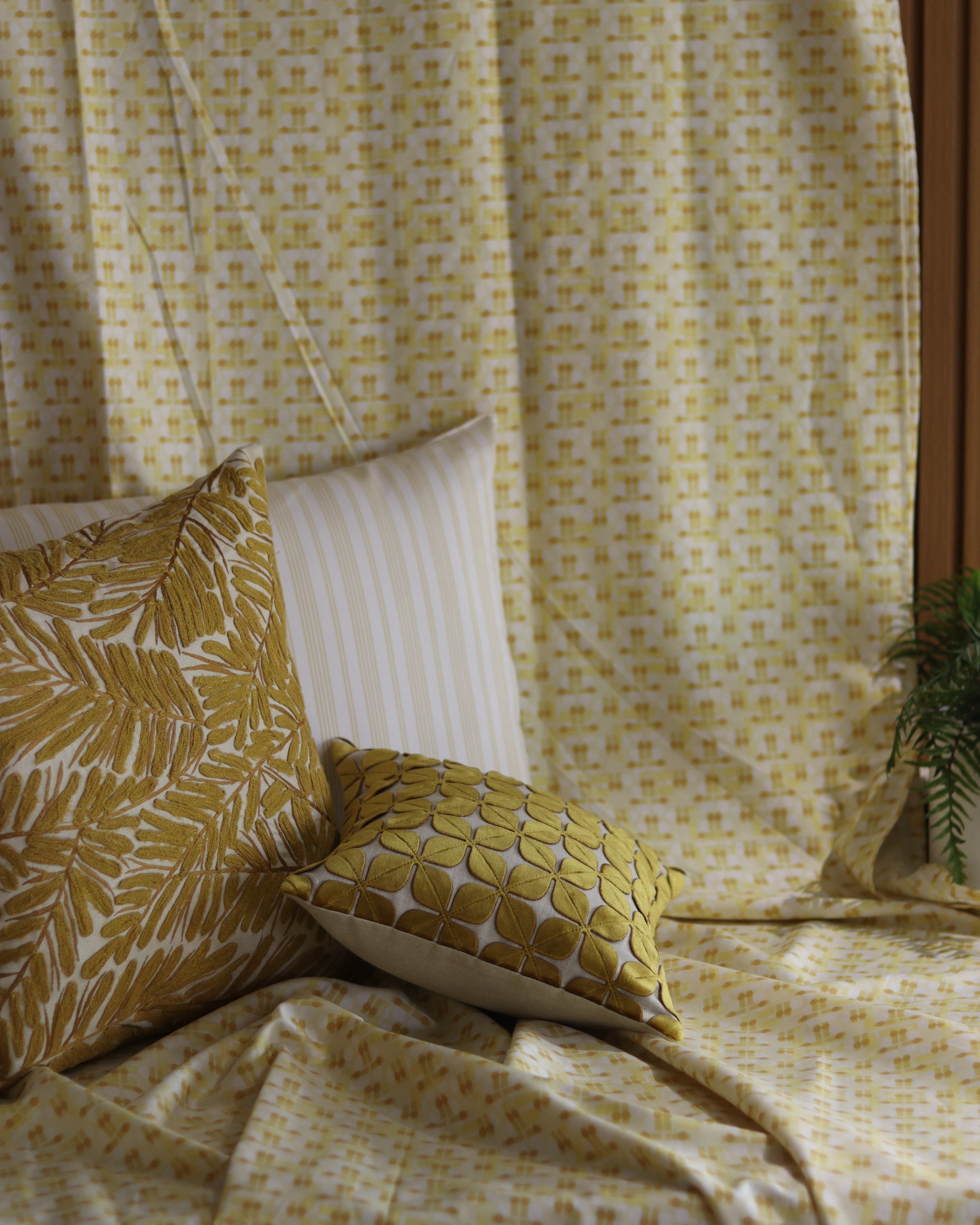 Sunstripe Bedsheet With 2 Pillow Covers