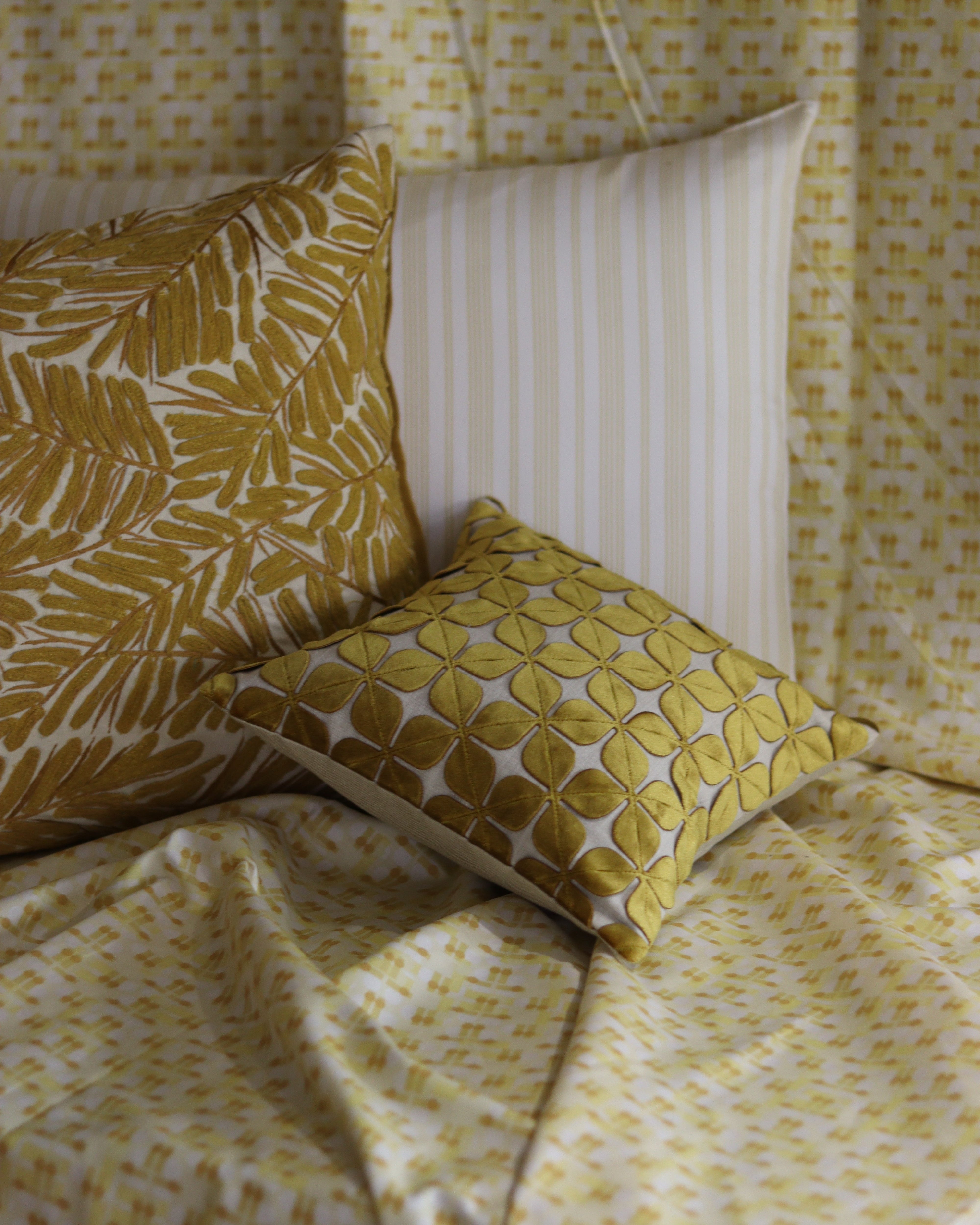 Sunstripe Bedsheet With 2 Pillow Covers