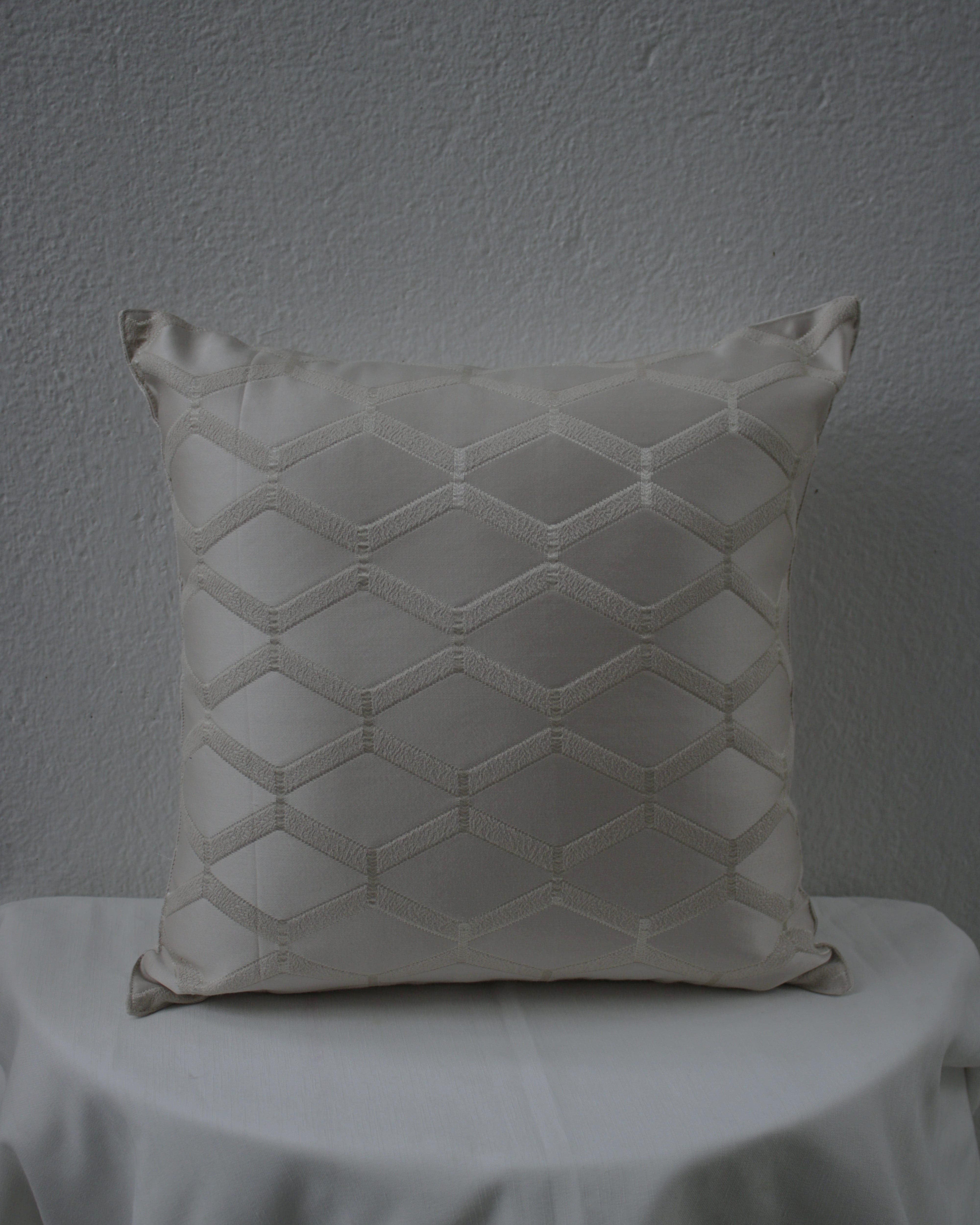 Traceline Cushion