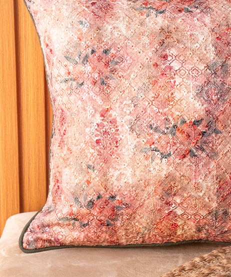 Nostalgia Cushion With Lace