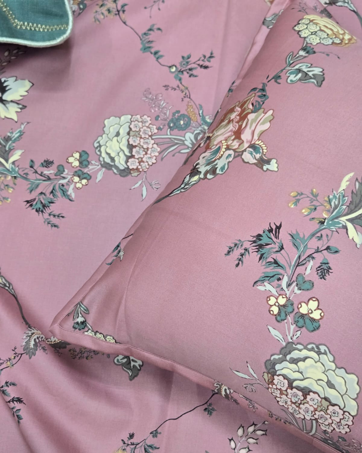 Periwinkle Bedsheet with 2 Pillow Covers
