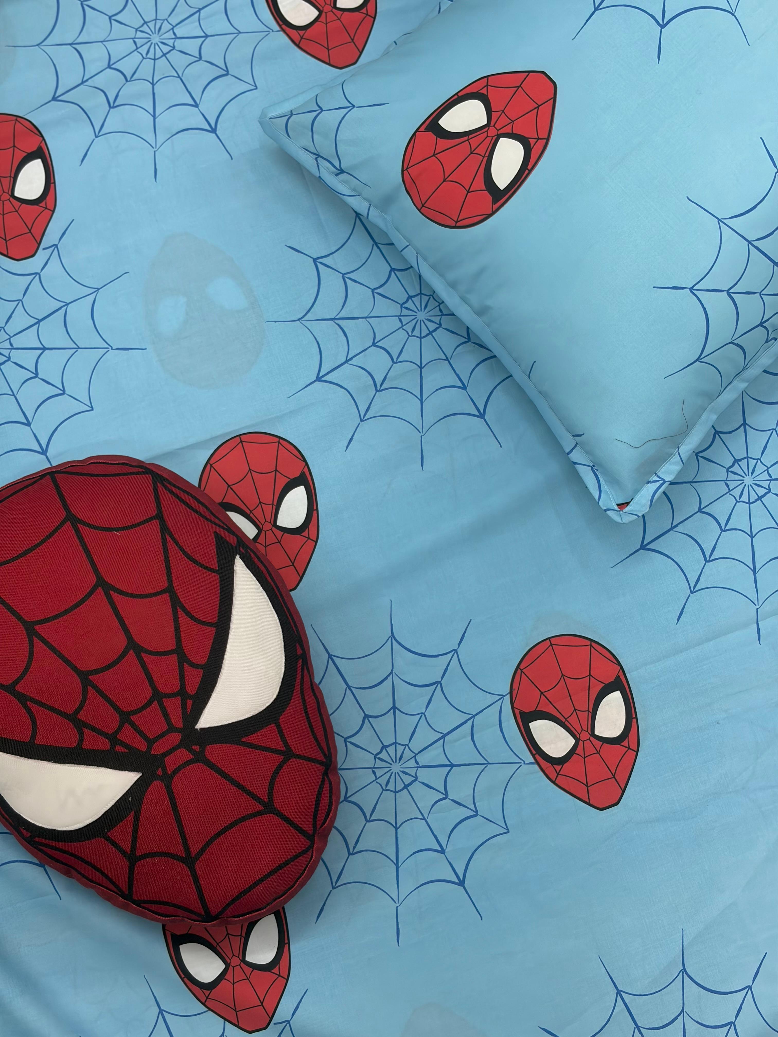 Red Web Bedsheet with 2 Pillow Covers