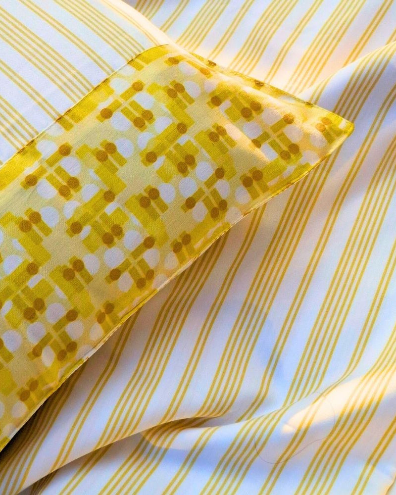 Sunstripe Bedsheet with 2 Pillow Covers