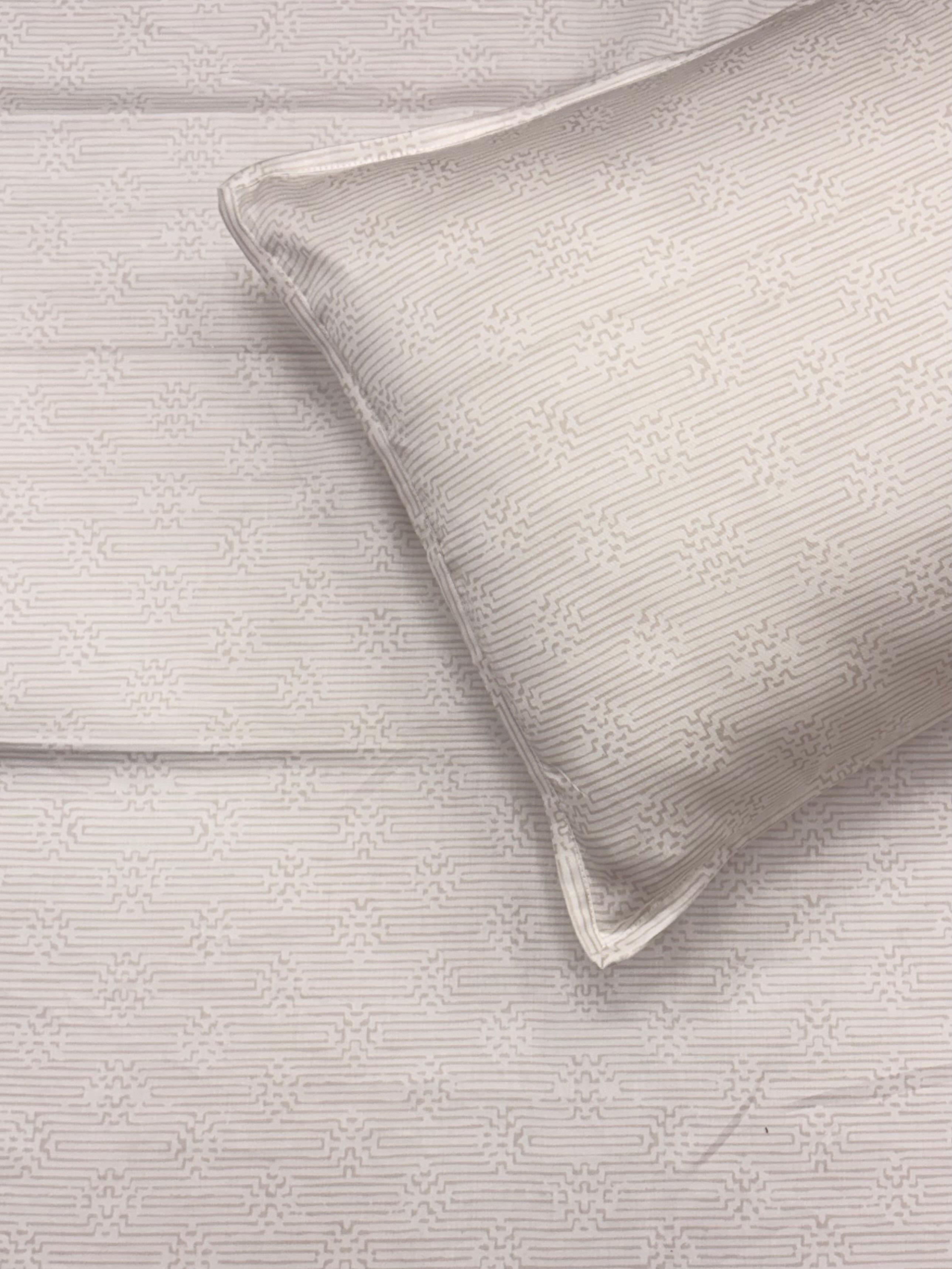 White Maze Bedsheet with 2 Pillow Covers